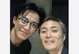 【 こばやし元樹 】 小栗旬さんと2ショット 「我が人生にこの方が降臨するとは夢にも思わず 小栗社長には感謝してもしきれません」|TBS NEWS DIG