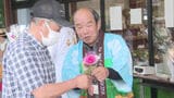「パパに渡します」「うれしいです」 父の日に合わせバラ無料配布 全国3位の作付面積の福岡で | 福岡のニュース|RKB NEWS|RKB毎日放送