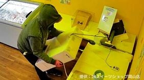 【独自】防犯カメラが捉えたその瞬間　無人販売店でレジ盗難　要した時間はわずか30秒　力づくで引き抜き持ち去ったのはフードを被った人物【岡山】|TBS NEWS DIG