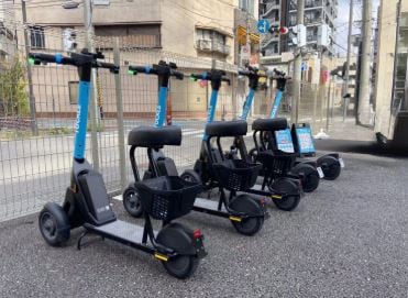 東急田園都市線の衝突事故でも注目　電動キックボード貸し出しの実証事業を開始　善光寺参道など人混みで自動停止の機能も　トヨタレンタリース長野が長野市と佐久市で　|　SBC NEWS | 長野のニュース | SBC信越放送
