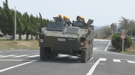 企業の新入社員が陸上自衛隊生活を体験 96式装輪装甲車の乗車体験や
