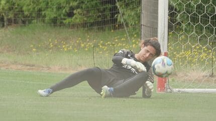 ベンチ裏でシュミット選手を救った“ある助言” GK史上最年少で日本代表