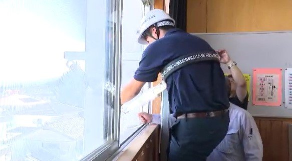 「手を放す時は怖かった、子どもが実際に使うとなると課題ある…」教職員が体験…学校に設置された消防用設備の使い方学ぶ研修…東京の小学校で発生した火災受けて、長野市が初めて開く|TBS NEWS DIG