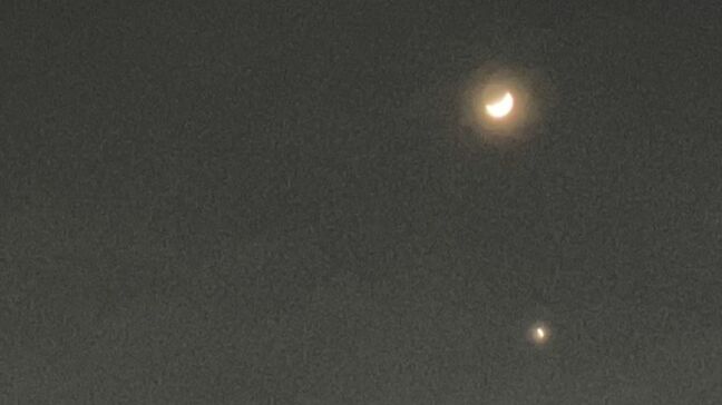 今夜（19日）は三日月が金星に接近　20日は木星と三日月とふたご座のポルックスが接近し「夜空にスマイル😊」【星空観察】|TBS NEWS DIG