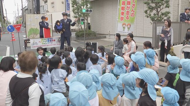 現役警察官が「交通安全漫才」! 猿の人形とともに交通事故防止呼びかけ 警視庁練馬署のイベントに登場 練馬署管内では自転車絡む事故相次ぐ…ヘルメット着用を|TBS NEWS DIG