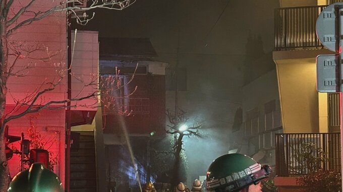 住宅5棟が焼ける火事で2人がその場で死亡確認 身元の確認急ぐ　消防車など37台が出動　東京･目黒区自由が丘|TBS NEWS DIG