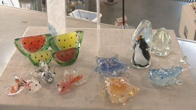 廃棄ガラスを再利用して小物作り 夏をモチーフにペンギンやヒトデなど全7種類を販売 愛知･岡崎市　|　名古屋・愛知・岐阜・三重のニュース【CBC news】 | CBC web