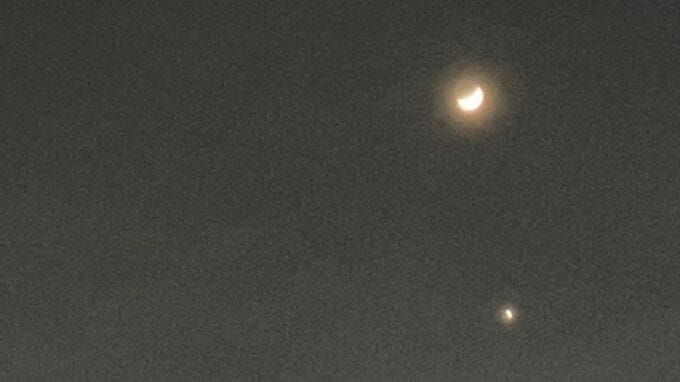 今夜（19日）は三日月が金星に接近　20日は木星と三日月とふたご座のポルックスが接近し「夜空にスマイル😊」【星空観察】|TBS NEWS DIG