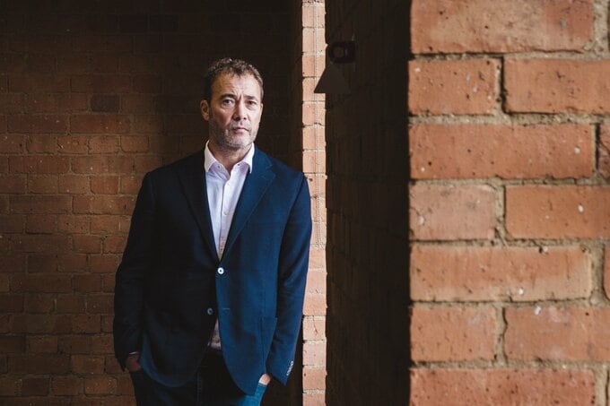 米紙ワシントン・ポストCEO退任－大量人員削減でベゾス氏に批判噴出