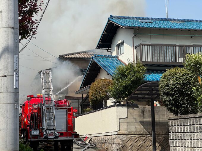 「白煙が見える」と通報　広島市安佐南区の住宅街で住宅1棟が全焼する火災　高齢女性が熱気を吸ったか　|　RCC NEWS | 広島ニュース | RCC中国放送