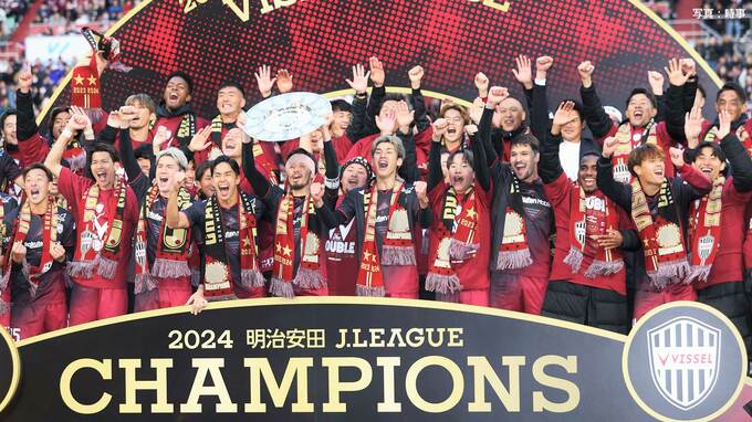 J1連覇のヴィッセル神戸、屋外でアツいビールかけ ！ エース大迫勇也「連覇は素晴らしい」きょう1ゴールの武藤嘉紀「おいしいですビール」|TBS NEWS DIG