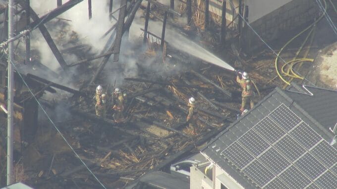 【速報】「住宅から炎と煙が出ている」広島・海田町の住宅で火事　消防車15台で消火活動中|TBS NEWS DIG