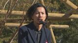 進撃の巨人・諫山創さん、地元に“あの丘の木”再現 締めくくる場所に…エレン役声優も出席 大分・日田市 | 大分のニュース|OBS NEWS|大分放送