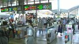 香川の玄関口 JR高松駅も帰省ラッシュのピーク 四国の特急列車の乗車率が最大200%【香川】|TBS NEWS DIG