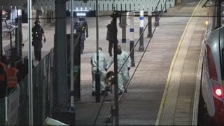 英中部・列車内で乗客刺される9人重体か　警察が容疑者2人を逮捕| TBS CROSS DIG with Bloomberg