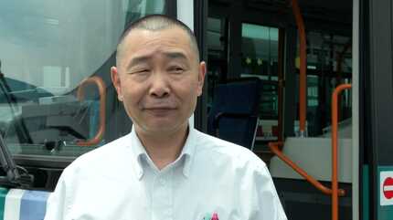 帽子→被らなくてOK 革靴→スニーカーでもOK 変化するバス運転手の 