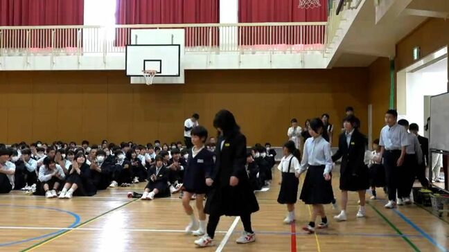 緊張から笑顔に　義務教育学校・金峰学園で「1年生を迎える会」　鹿児島|TBS NEWS DIG