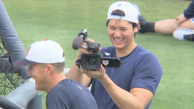 “大谷カメラ”にヌートバー、村上がタジタジ 侍ジャパン時差ボケなく初の全体練習、栗山監督「若さっていいですね」|TBS NEWS DIG