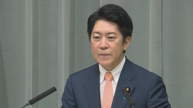 【速報】佐藤官房副長官「必要量確保できている」　カルビーの「ポテトチップス」のパッケージが白黒に変更の方針　中東情勢の緊迫化によるナフサ不足で|TBS NEWS DIG