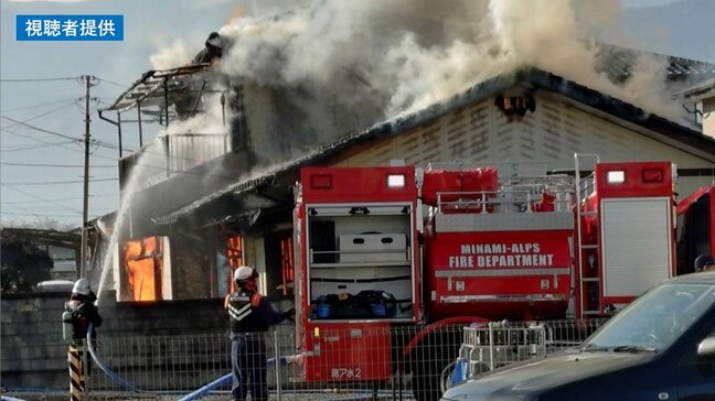 「家が燃えていて炎が見える」木造2階建ての住宅が全焼　60代女性が顔に軽いやけど　山梨・南アルプス市|TBS NEWS DIG