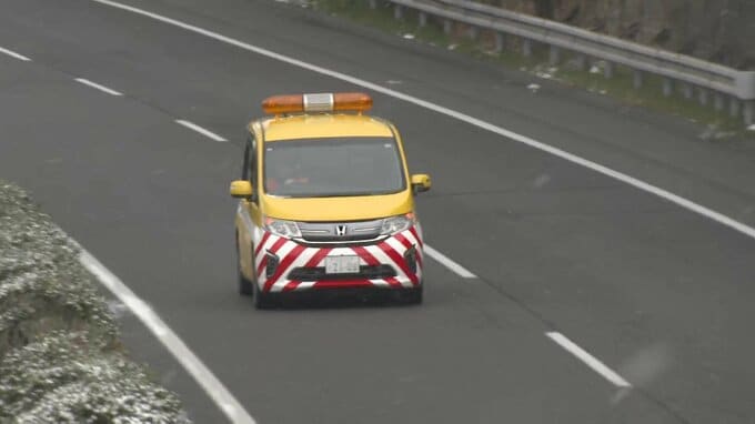 “高速道路で車から飛び降り”車に監禁されていた男性がけが　３人の男を逮捕　背景に金銭トラブルか　福岡市東区|TBS NEWS DIG
