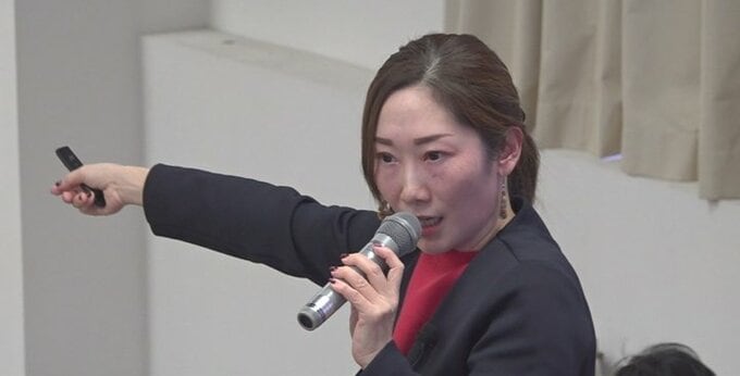 「自分の夢を見つけるために挑戦を」新津茉莉花さんが講演　海外で女性の支援活動　　|　山梨のニュース | ＵＴＹテレビ山梨