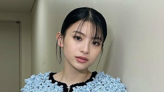 【出口夏希】微笑みから自信に満ちた表情まで　試写会の最新ショットに反響続々　「ブルー衣装も超絶お似合いすぎる」「やばい可愛すぎる天使すぎる」|TBS NEWS DIG