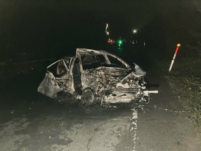 【速報】苫小牧市でトラックと乗用車が正面衝突か　乗用車が全焼し男性死亡、女性は意識不明の重体、幼児も搬送　|TBS NEWS DIG