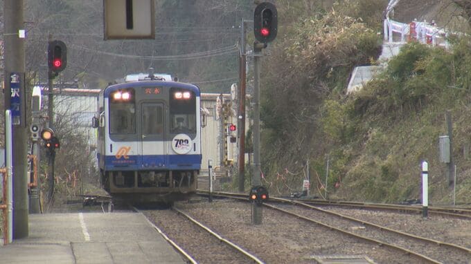 能登半島地震で線路・盛土・駅舎などが被災 運転見合わせ続くのと鉄道・和倉温泉～能登中島間とJR七尾線・七尾～和倉温泉間 2月中旬再開へ　|　石川県のニュース｜MRO北陸放送
