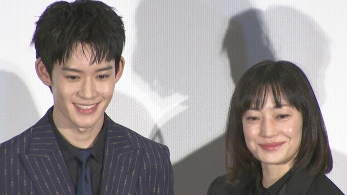 【 菅野美穂 】20歳の節目を迎えた〝息子〟山時聡真を「よしよし！」撫でる　4回目の年女を終えて〝私の節目は50歳〟|TBS NEWS DIG