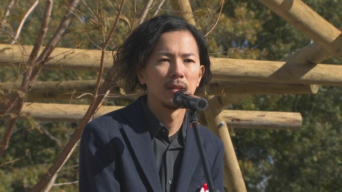 進撃の巨人・諫山創さん、地元に“あの丘の木”再現　締めくくる場所に…エレン役声優も出席　大分・日田市　|　大分のニュース｜OBS NEWS｜大分放送