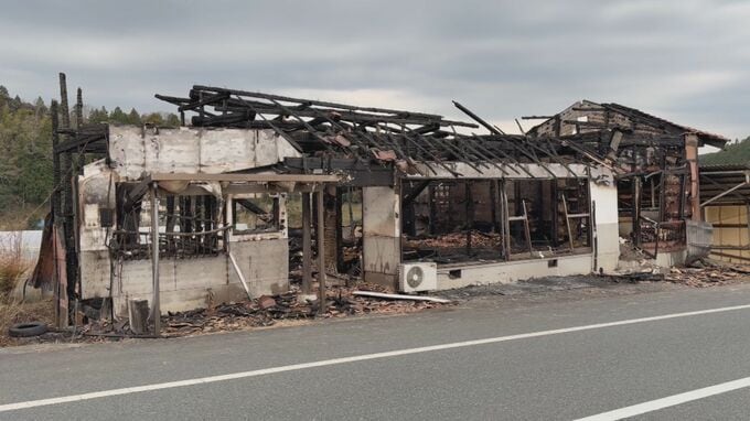 同じ日に連続放火…77歳無職の男を再逮捕　「何も知らん、用はない」容疑を否認　木造2階建ての納屋全焼→30分後、約100メートル離れた空き家が全焼する火事が発生|TBS NEWS DIG