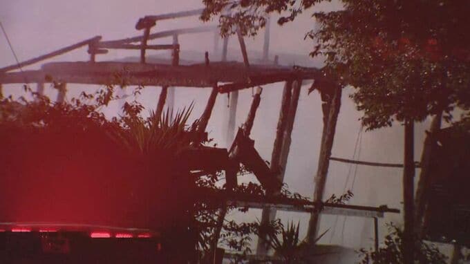 「建物が燃えている」鹿児島市で住宅火災　夫婦2人が住む　消火活動中　|　鹿児島のニュース｜MBC NEWS｜南日本放送