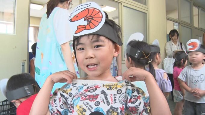 “廃校を利用”クルマエビ養殖場「これくらい大きくなると思う！」園児が稚エビの放流　|　山口のニュース・天気・防災｜tys NEWS｜ｔｙｓテレビ山口
