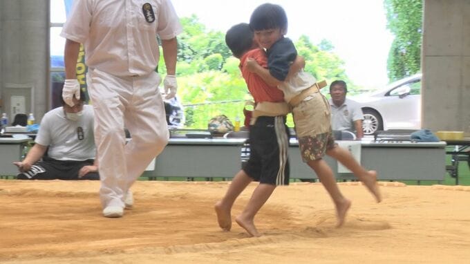 ちびっこ力士の真剣勝負に歓声響く　郷土の力士・美ノ海関が見守るなか相撲大会|TBS NEWS DIG