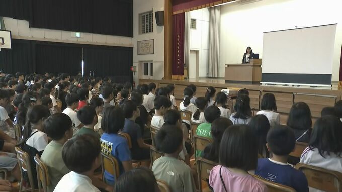 「スイカ割り、虫を捕まえたりした」「夏期講習がんばった」福岡市の小中学校・特別支援学校で2学期の始業式|TBS NEWS DIG