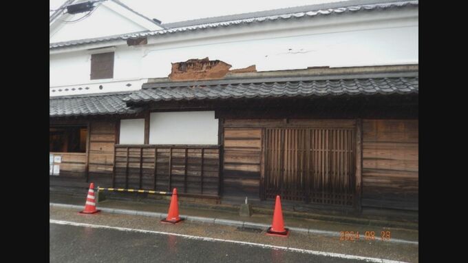 北九州市の指定有形文化財「旧高崎家住宅」の白壁が剥がれ落ちる　台風の雨と風の影響か　けが人なし　|　福岡のニュース｜RKB NEWS｜RKB毎日放送