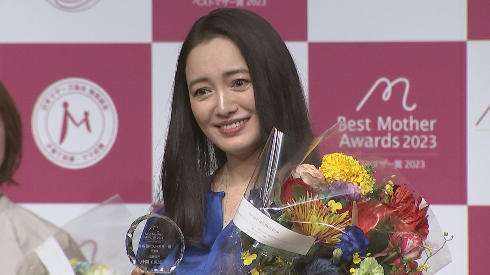 仲間由紀恵　店頭用タペストリー 仲間由紀恵】ベストマザー賞受賞 育児と仕事の両立には「正解が