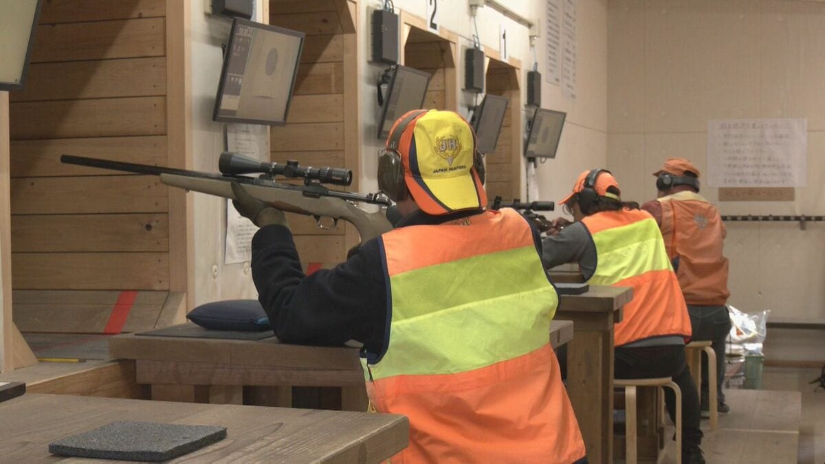 岐阜・高山市で狩猟免許を持つ“鳥獣被害対策”の隊員を対象に研修会　今後のクマ対策にも活かす　“射撃技術”や“猟銃による事故の防止策”なども学ぶ　