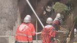 「雷が落ちて白い煙が見える」木造2階建ての住宅が燃える…中にいた人は外へ避難してけがなし　山口・岩国|TBS NEWS DIG