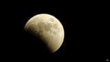 【連続写真】『皆既月食×天王星食』みんなで見上げた夜空…「隠れた!」子どもたちの歓声も “442年ぶりの天体ショー” | 高知のニュース・天気|KUTV NEWS | KUTVテレビ高知