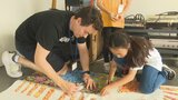 小学生がサマーキャンプ 英語を交えながら絵画や創作活動に挑戦 山梨・北杜市 | 山梨のニュース | UTYテレビ山梨