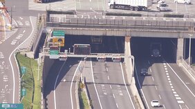 トラックの男性2人死亡　東京湾アクアライン・車4台絡む玉突き事故　一部区間で通行止め|TBS NEWS DIG