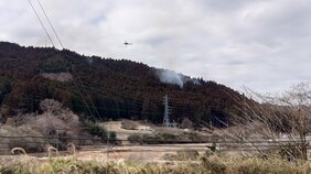 茨城県常陸太田市の住宅・工場火災 山林に延焼中 午前9時40分時点で約8ヘクタール焼ける ヘリ消火活動も鎮圧の見込み立たず|TBS NEWS DIG