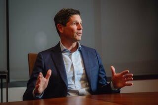 AIはサービス効率化の助けに－シュワブCEO、事業モデルへの懸念一蹴| TBS CROSS DIG with Bloomberg