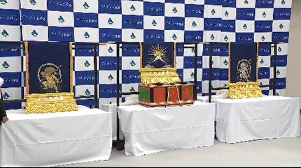 大の里に化粧まわし贈呈 “大横綱への願い”を込め富士山などをデザイン