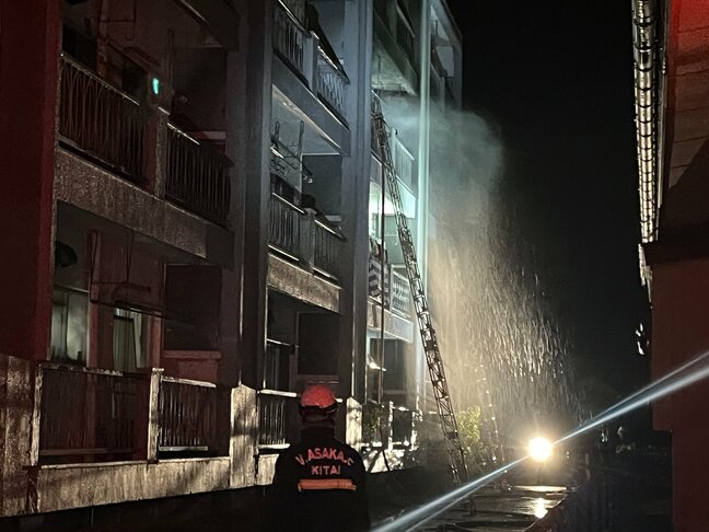 4階建てアパートの1室全焼する火事　けが人なしも飼い犬死ぬ　福島・郡山市|TBS NEWS DIG