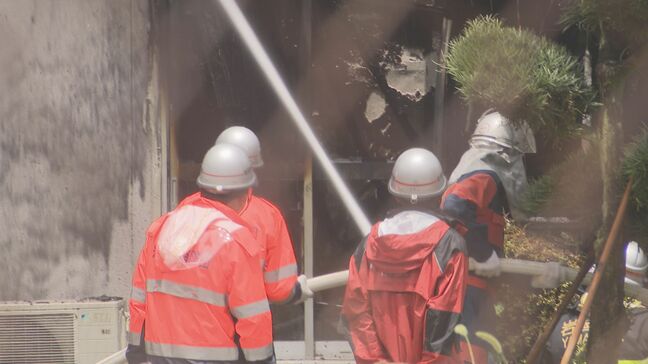 「雷が落ちて白い煙が見える」木造2階建ての住宅が燃える…中にいた人は外へ避難してけがなし　山口・岩国|TBS NEWS DIG