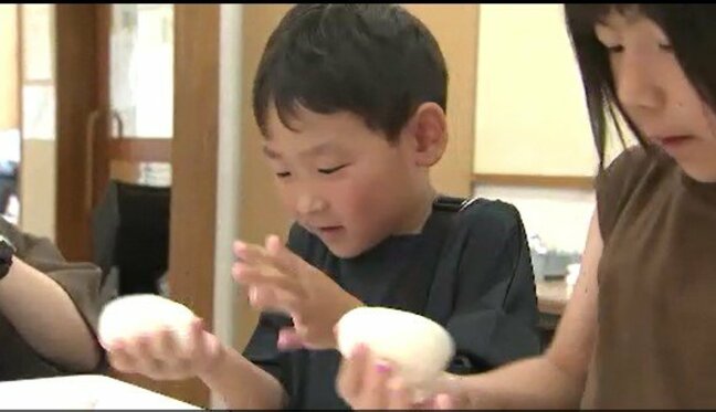 夏休み中の子どもたちが参加!8月18日は「お米の日」長野・上田市でおにぎり作りを体験「かなり美味しい!」「おにぎりについて勉強になった!」|TBS NEWS DIG