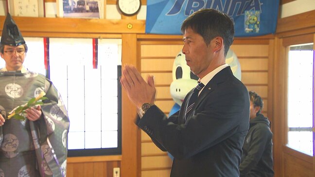 トリニータが八幡竈門神社で必勝祈願　四方田監督のおみくじは「末吉」|TBS NEWS DIG